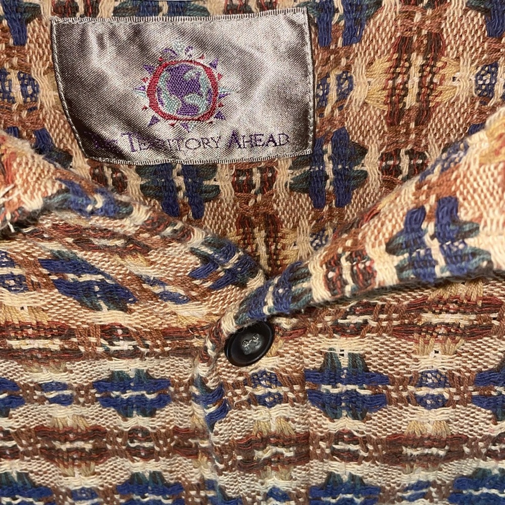 The Territory Ahead men’s large button down shirt.